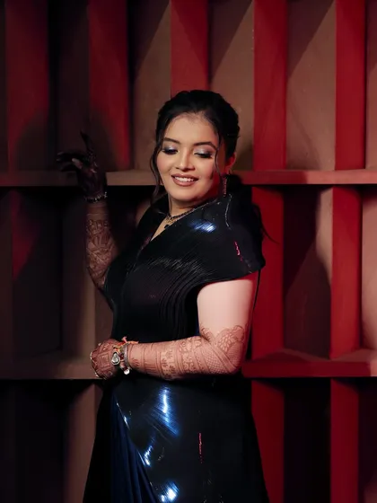 A Sangeet look straight out of a dream. This bride looks stunning in her structured black and blue gown, with radiant skin and bold eyes that sparkle.