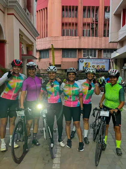 Posing for a group photo at the "Namma Keregalu - 100K BP” event. We are proud to have strong participation from women riders, all showing up in their colorful SpokesWomen gear.