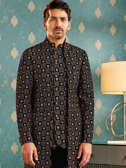 Elegance in every thread. This black bandhgala jacket features a subtle, intricate pattern, offering a look of deep sophistication and class.