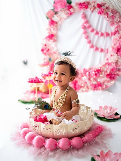 Sitting inside a lotus prop, this baby Krishna looks absolutely divine.