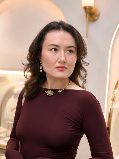 A client tries on the Odeta Hasli necklace at our Delhi store, seeing how the unique design sits on her collarbone.