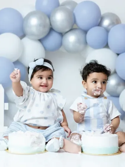 Double the fun and double the cake. We had a blast during this first birthday cakesmash for twins, capturing their adorable and messy celebration in our studio.