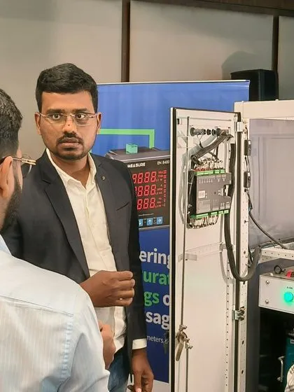 A detailed demonstration of the internal components of a smart panel during my Bombay seminar.