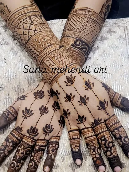 The back of the hands deserves just as much beauty. This elegant design features a delicate trail of lotus motifs, offering a graceful and sophisticated look that complements the heavier design on the palms.