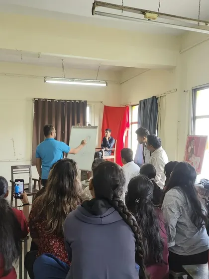 A wide shot of the classroom during the figure painting demonstration. It felt like I was a student again.