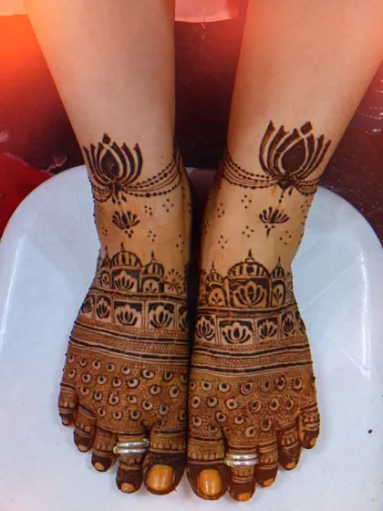 Your bridal henna isn't complete without beautiful designs for your feet. I create intricate patterns that look like stunning jewelry, from delicate anklets with lotus motifs to full coverage that complements your hand henna perfectly.