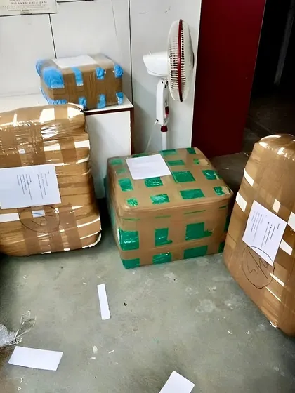 Dubai bound! This is what a bulk order of over 500 toppers looks like, all securely packaged and ready for international shipping.