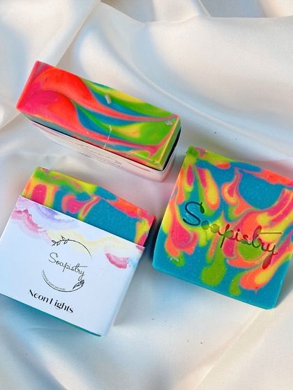 The "Neon Lights" soap bar is so much fun! The vibrant colors are paired with a warm, musky fragrance of oakmoss and amber.