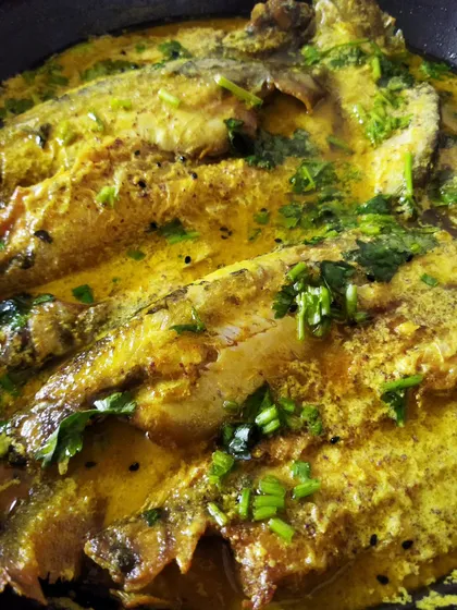 Shorshe Pabda, a classic Bengali fish curry. Delicate Pabda fish is gently simmered in a sharp mustard sauce, garnished with fresh coriander. This dish is a favourite among my patrons for its authentic taste and beautiful presentation.