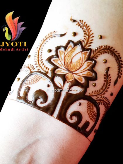 A cute and simple wristband design featuring a lotus flower and baby elephants. This is a lovely choice for a subtle and meaningful piece of henna art.
