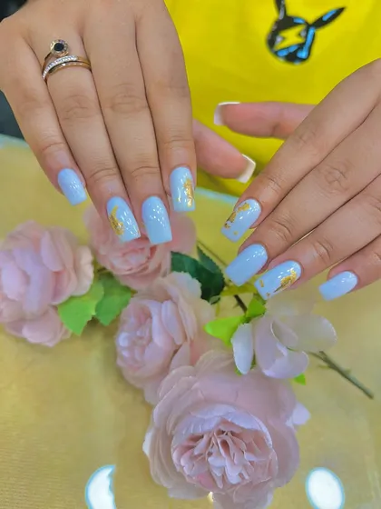 A full view of the elegant light blue and gold foil set.