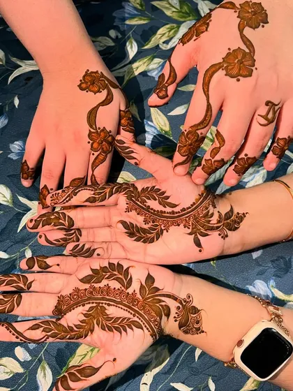 A beautiful example of coordinated mehendi for a group. The designs are simple, elegant, and feature flowing floral vines.