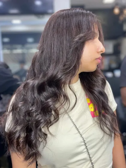 A simple yet beautiful style for long hair, featuring soft layers and gentle curls at the ends for a polished and pretty finish.