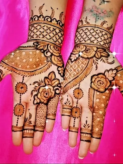 A beautiful Arabic-inspired floral design, with shaded roses and delicate dot work that creates a light and airy feel.
