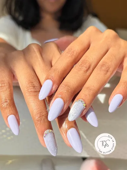 A chic and elegant lavender nail set. The solid color is beautifully accented with a textured "sugar" glitter nail and delicate crystal placements at the cuticle.