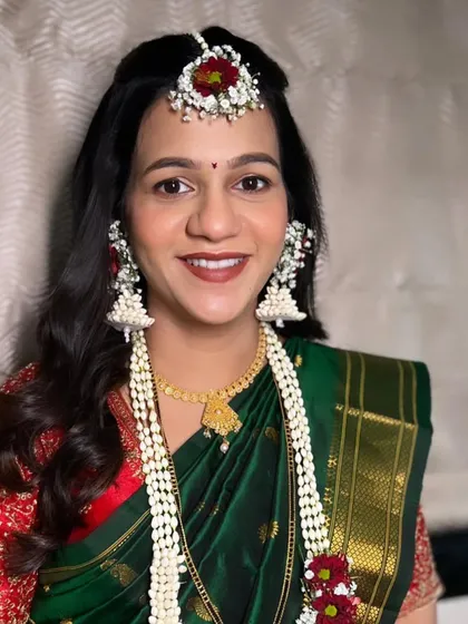 A happy mom-to-be at her baby shower. The look is traditional Maharashtrian, complete with floral jewelry.