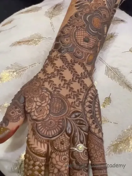 This design showcases a beautiful blend of styles, with a leafy vine pattern on the fingers and a more traditional floral mandala on the palm.