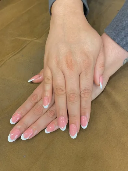 A perfect example of timeless beauty. These are classic French tip extensions, shaped to perfection with a natural pink base and clean white tips for an effortlessly polished and elegant look.