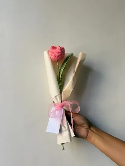 Sometimes, simple is the most beautiful. This single pink crochet tulip is so sweet and elegant, perfect for when you want to give a small but meaningful handmade gift.