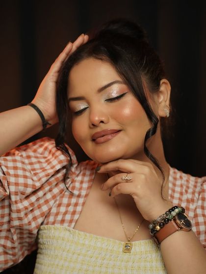 Your Go-To Looks: From Daily Wear to Festive Glam photo 18