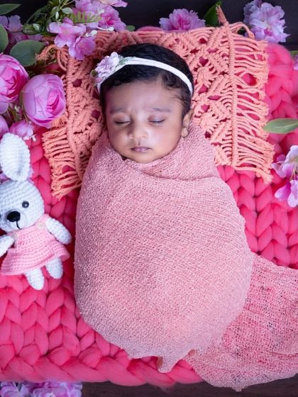 Peaceful dreams on a bed of pink. I love using soft, chunky knits and floral accents to create a dreamy and delicate atmosphere for my newborn girl photoshoots.