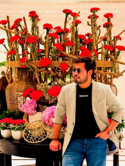 Another angle of my Kolkata look. I love exploring new cities and bringing my energy to different parts of the country.