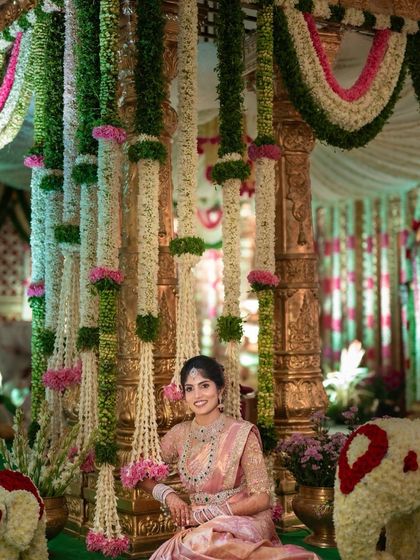 This bride's pastel pink engagement saree is pure elegance. The professional photos highlight how the drape complements the decor and the couple's style, looking perfect from every angle.