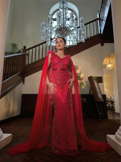 A duplicate of 178, this image captures the powerful and elegant vibe of the monochrome red look.