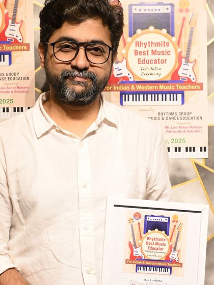 Mr. Kalpesh S Vedak, another recipient of the "Rhythmite Best Music Educator" award for Tabla. We take pride in our faculty of highly skilled and recognized music teachers.