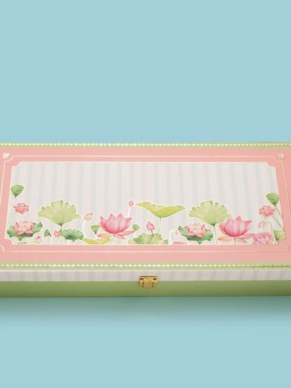 A beautiful pastel-colored gift box with a lotus theme. Our lighting ensures that even subtle colors and details are clearly visible.