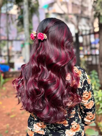 Another one of our best looks of 2024. This vibrant wine red with highlights is absolutely breathtaking.
