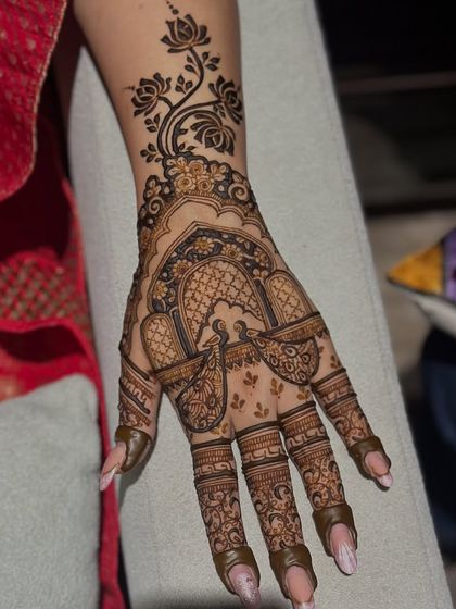 Another angle of this elegant Karwachauth design.