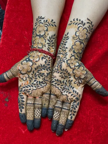 A lovely floral and vine pattern that covers the hands beautifully. The dark stain makes the design pop.