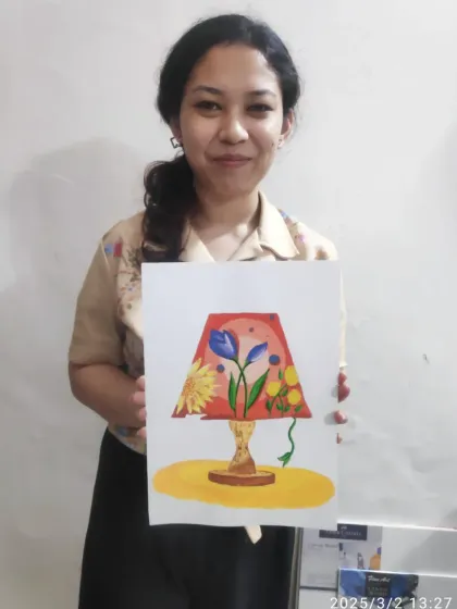 Our classes are for everyone, including working professionals looking to build new skills. Here, Pragya shows her imaginative lamp design, where flowers bloom from within the lampshade.