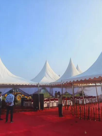 A professional setup of white pagoda tents on a vibrant red carpet, ideal for corporate events, exhibitions, or outdoor fairs, demonstrating a clean and organized execution.