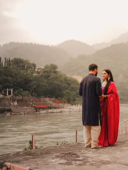 Finding a moment of peace and connection by the holy Ganga in Rishikesh. This shoot captures the spiritual and serene energy of the location, perfect for couples seeking a tranquil beginning.