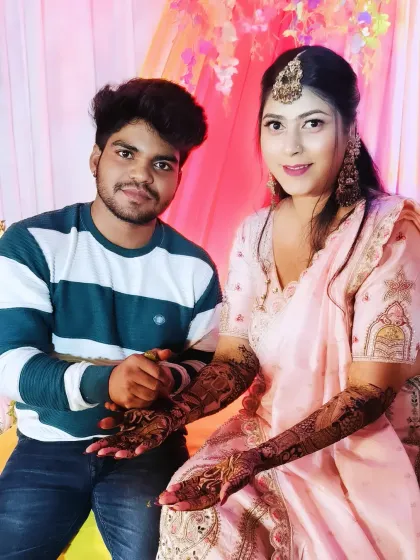Posing with a happy bride after completing her mehndi. I offer free home service across Mumbai to make the experience comfortable and convenient for you.