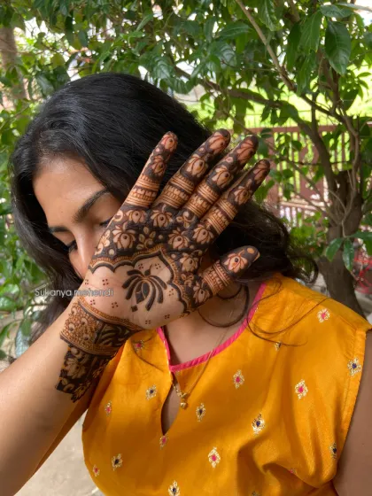 A simple yet elegant floral pattern on the back of the hand, perfect for someone who wants a beautiful but not overpowering mehendi design.