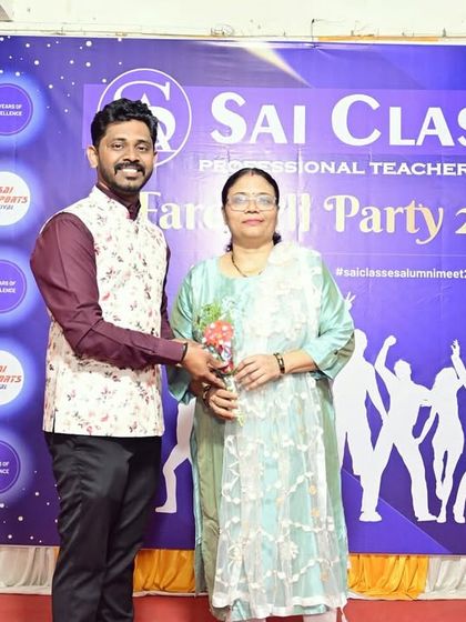 A senior teacher being honored for her commitment and contribution to another successful year at Sai Classes. Our experienced faculty is one of our greatest strengths.