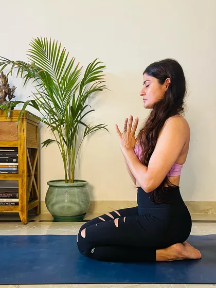 A moment of quiet meditation in Vajrasana (Thunderbolt Pose). My online classes always include time for stillness to integrate the practice and calm the mind.