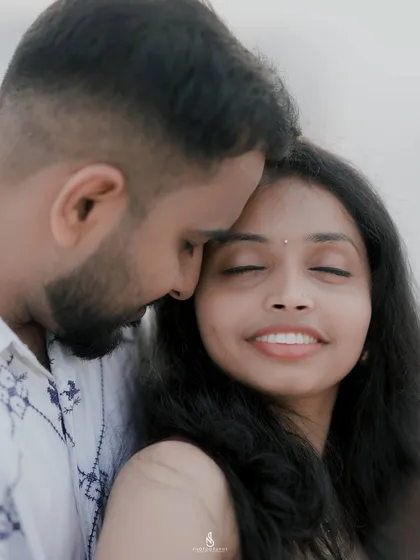 A gentle, intimate close-up. These quiet moments are just as powerful as the grand, scenic shots in telling your love story.