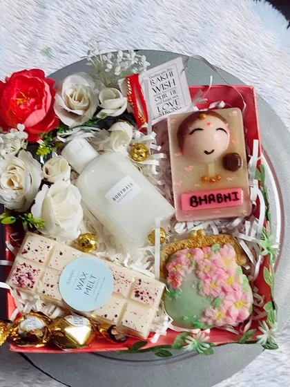 Another view of the elegant bhabhi Rakhi hamper, beautifully arranged on a decorative tray.