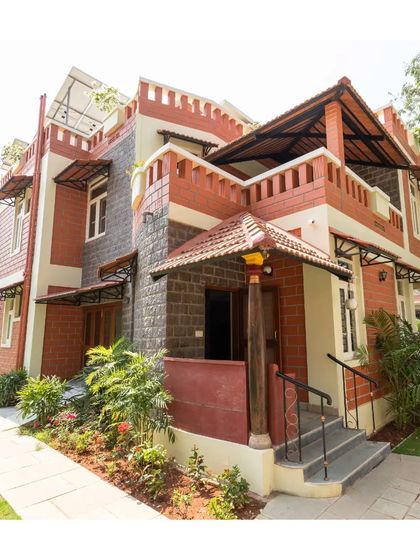 A duplicate of the entrance view.