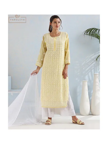 A light and airy yellow chikankari kurta set, ideal for a daytime Mehendi or a puja ceremony. I styled it with simple flats and minimal jewellery for an elegant and comfortable look.