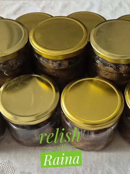 A freshly packed order of my black lemon pickle, sealed and ready to go. This pickle is traditionally matured in earthen jars for years to develop its signature dark colour and deep flavour.