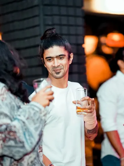 Capturing the social and relaxed moments that happen at every great party.