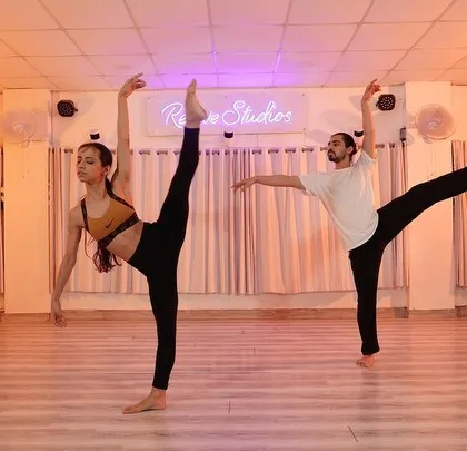 This is the kind of dynamic and expressive movement we explore in our contemporary workshops. Here, guest choreographers demonstrate a moment of balance and extension, showcasing the technical precision and artistry that our sessions focus on. We work on building strength, flexibility, and control to help you achieve new heights in your practice.