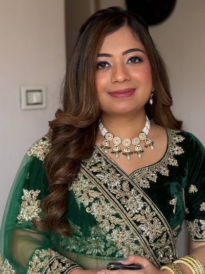 A little glam, a little tradition, and a whole lot of magic. This look in a deep green velvet is perfect for a winter reception, with shimmery champagne eyes and soft waves.