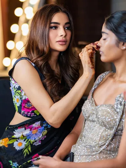 A candid moment from one of my masterclasses. Here, I am demonstrating the delicate process of applying nose contour to define and sculpt the features.