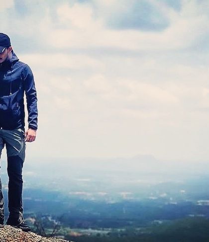 A quiet moment on the peak of Shivagange, with the clouds rolling in below. The atmosphere on this hill is truly special.